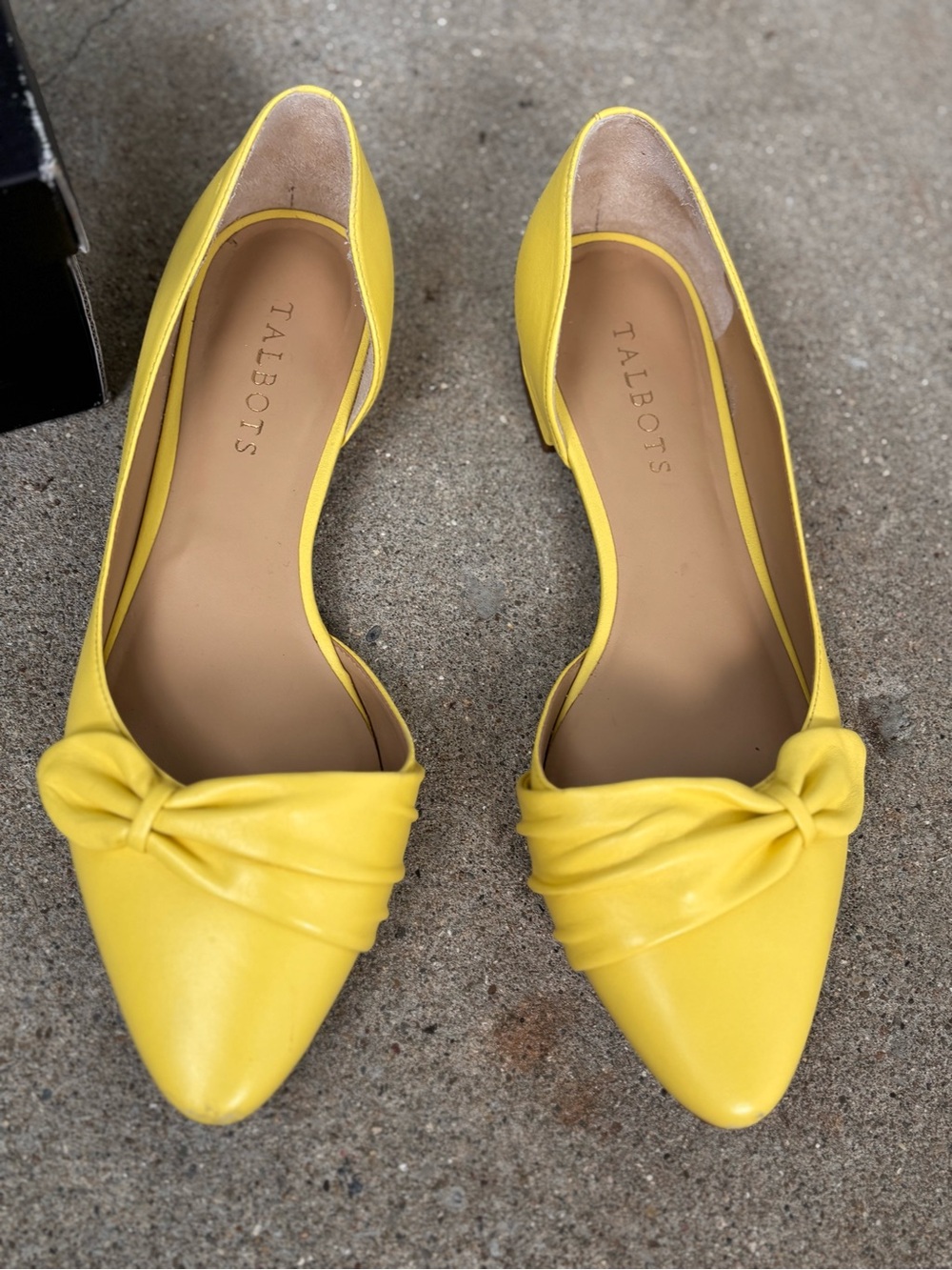 Talbots “lemon drop” Yellow Pointed Knot Leather Flats